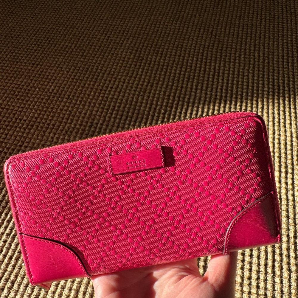 Gucci Wallet- LIKE NEW